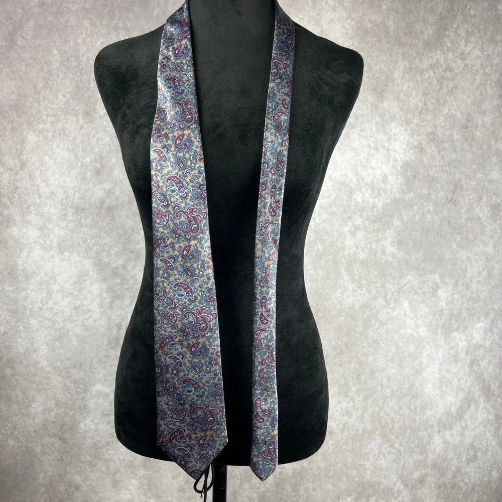Vtg Benchmark Necktie Red Blue Paisleys‎ Thick Silk Blend Business Mens Tie USA